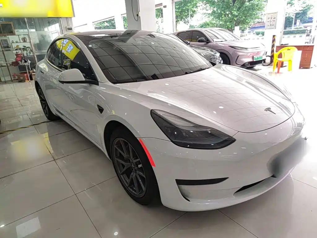 Tesla Model 3 — фото 4