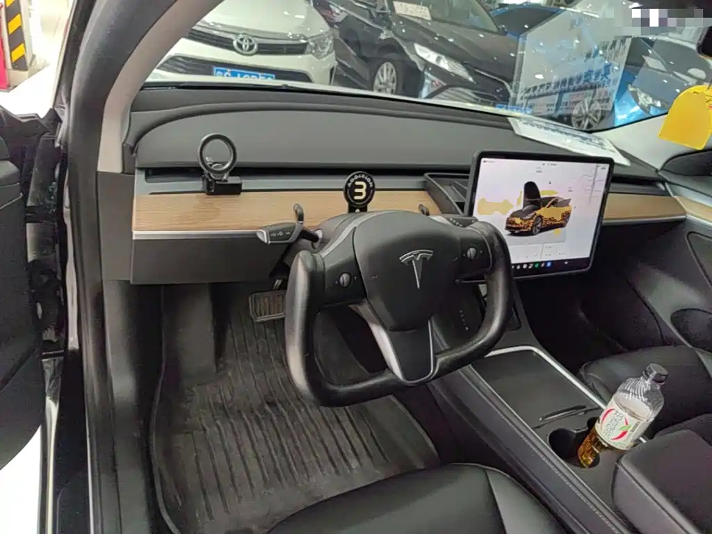 Tesla Model 3 — фото 10