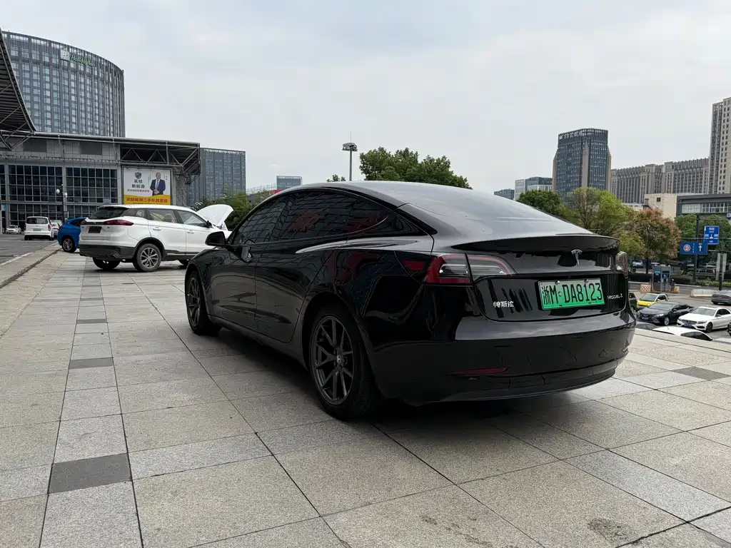 Tesla Model 3 — фото 5