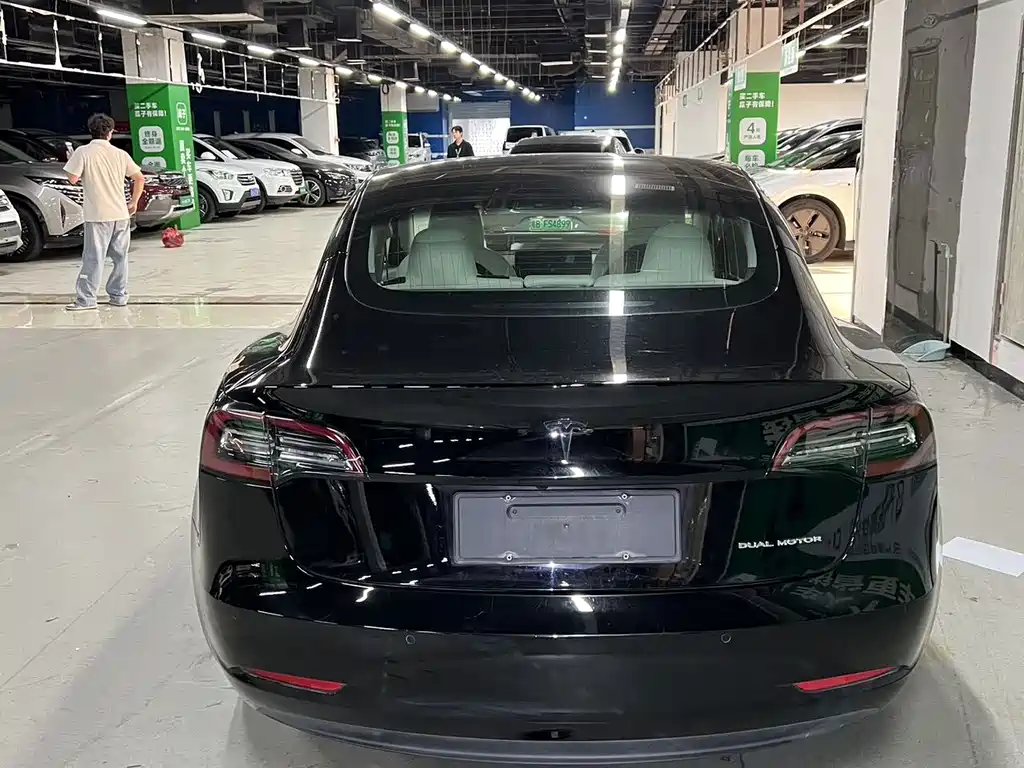 Tesla Model 3 — фото 8