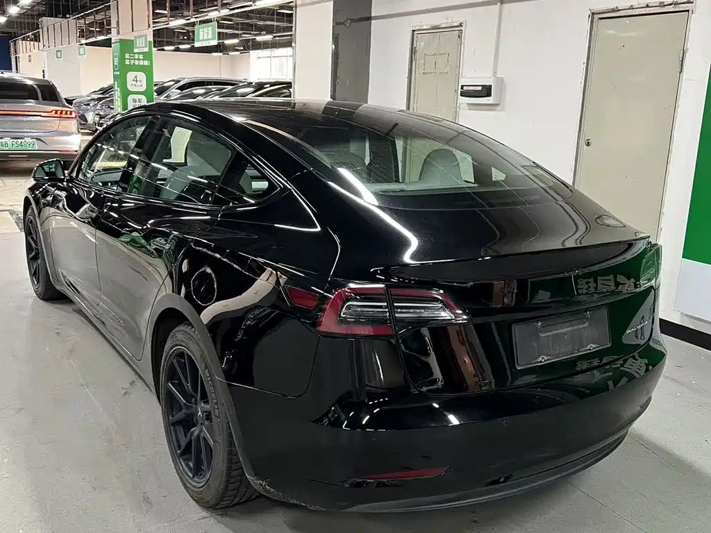 Tesla Model 3 — фото 9