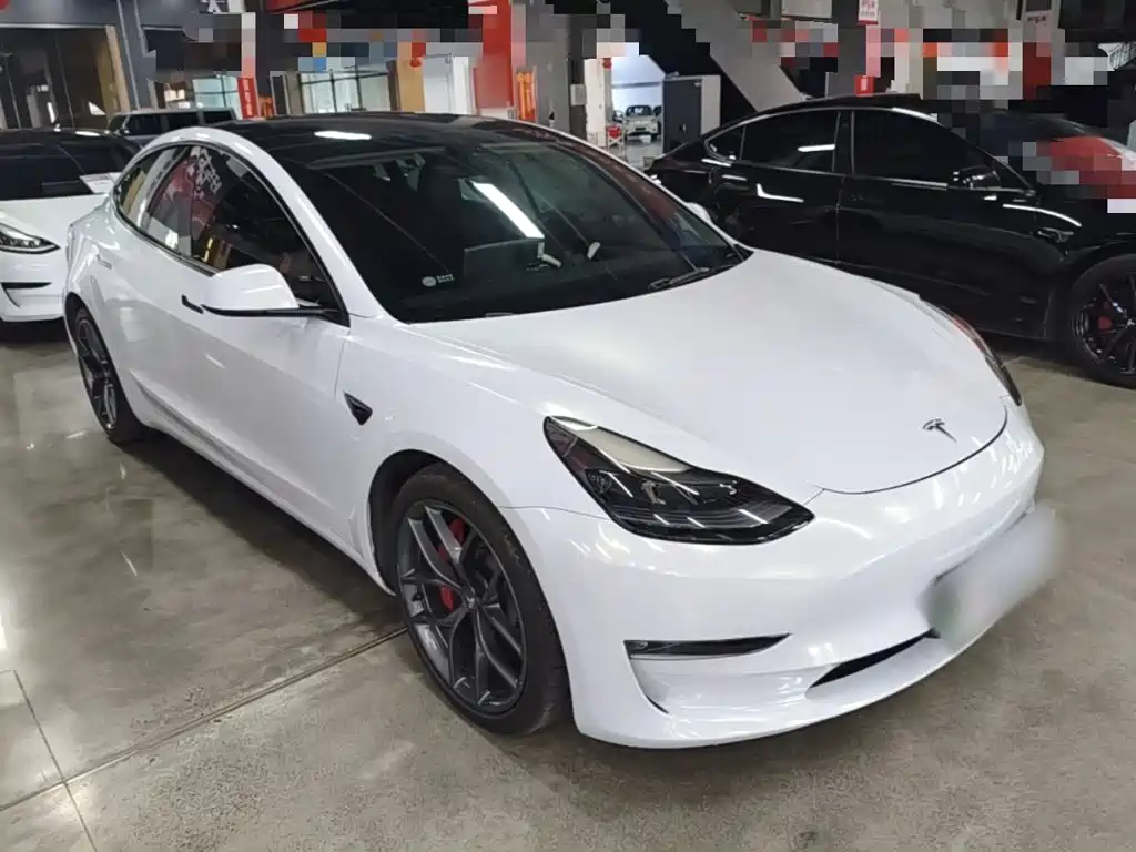 Tesla Model 3 — фото 4