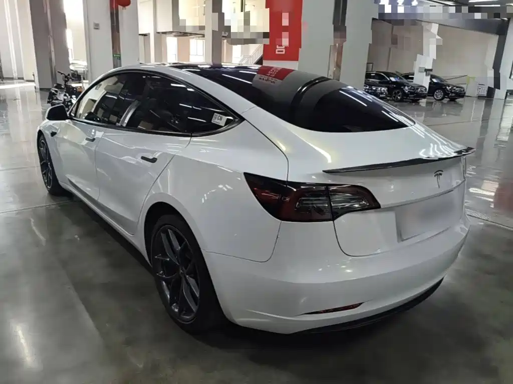Tesla Model 3 — фото 5