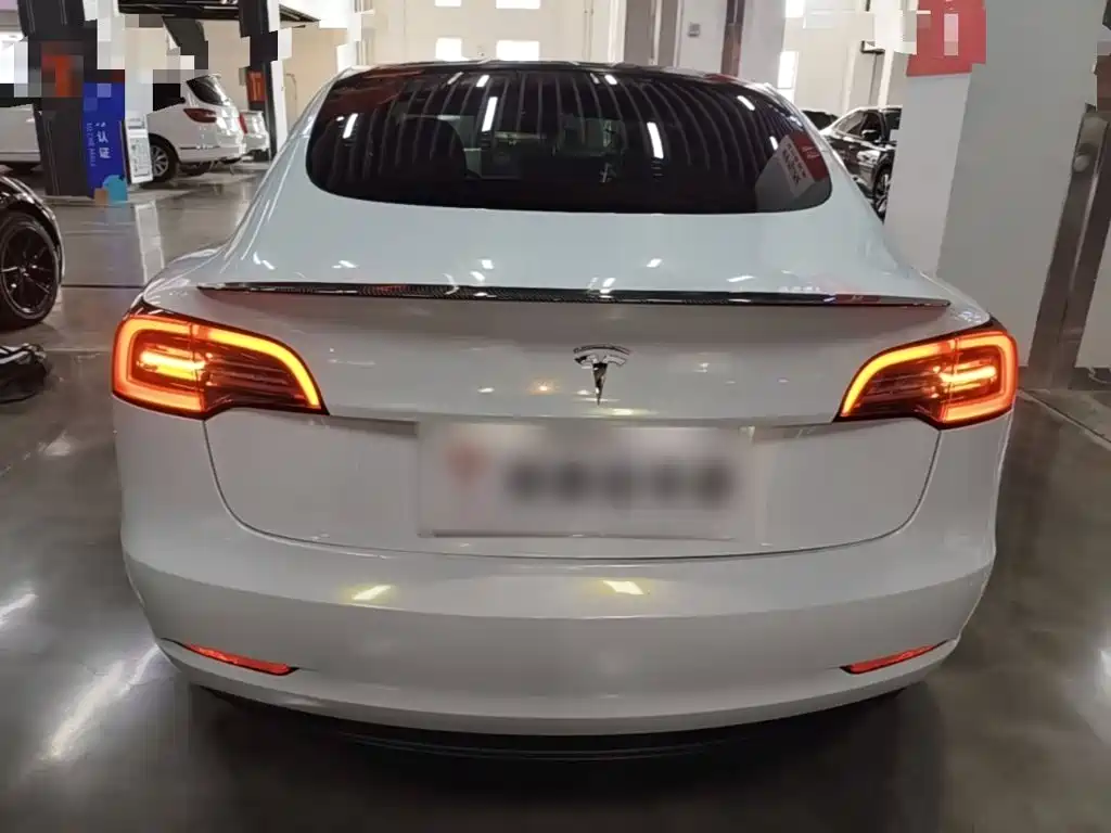Tesla Model 3 — фото 6