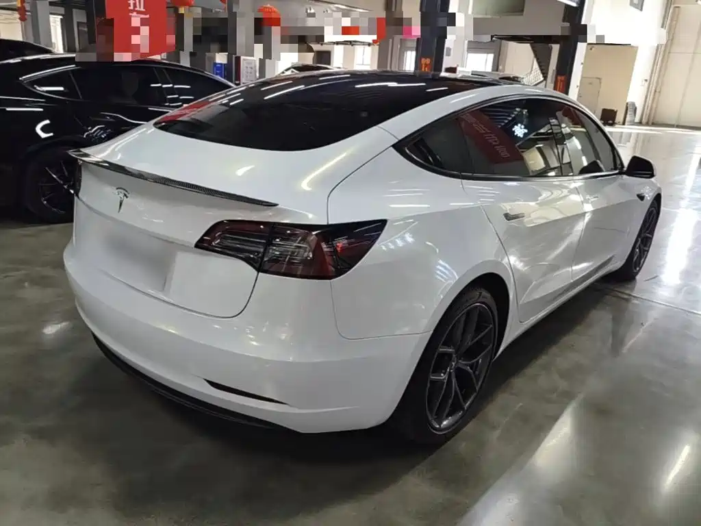 Tesla Model 3 — фото 7