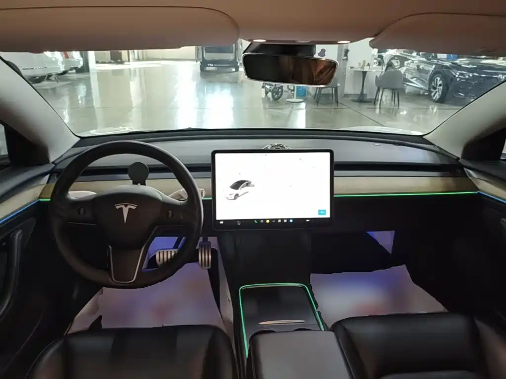 Tesla Model 3 — фото 10