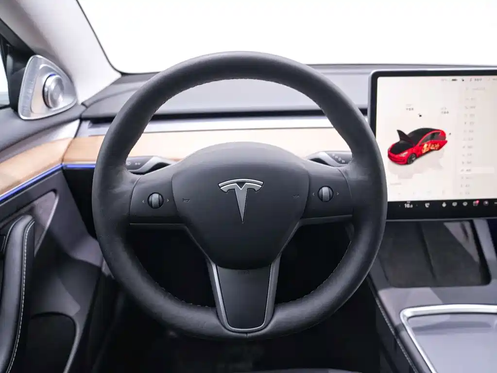Tesla Model 3 — фото 17
