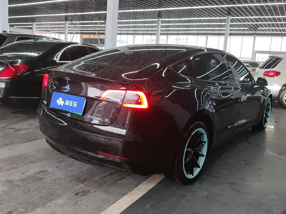 Tesla Model 3 — фото 3