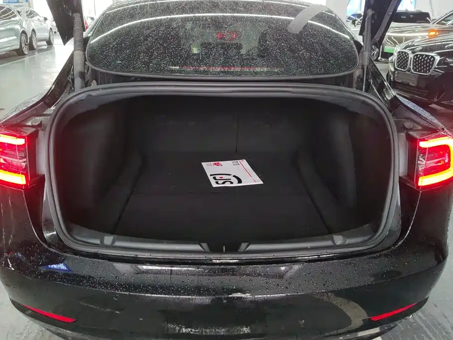 Tesla Model 3 — фото 4