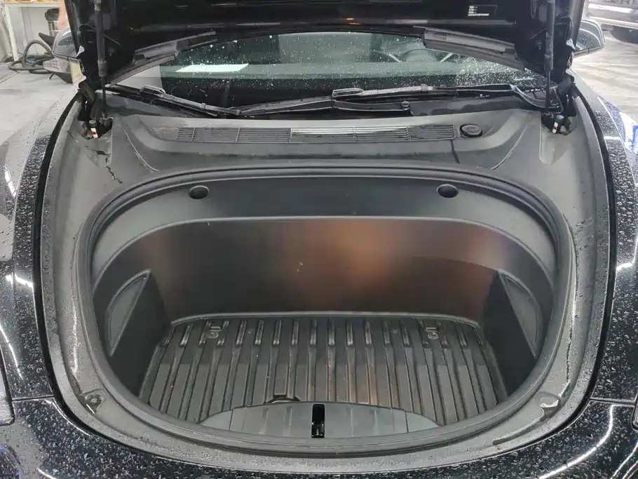 Tesla Model 3 — фото 10