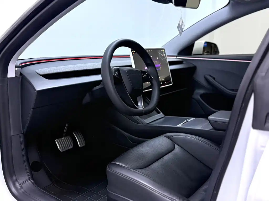 Tesla Model 3 — фото 5