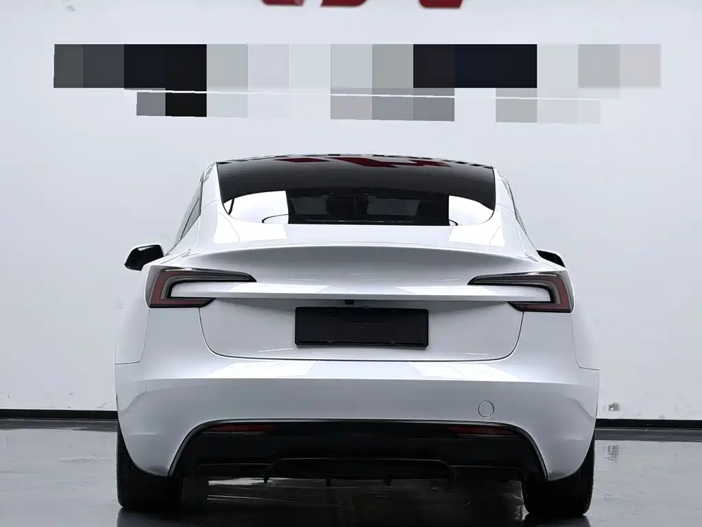 Tesla Model 3 — фото 8
