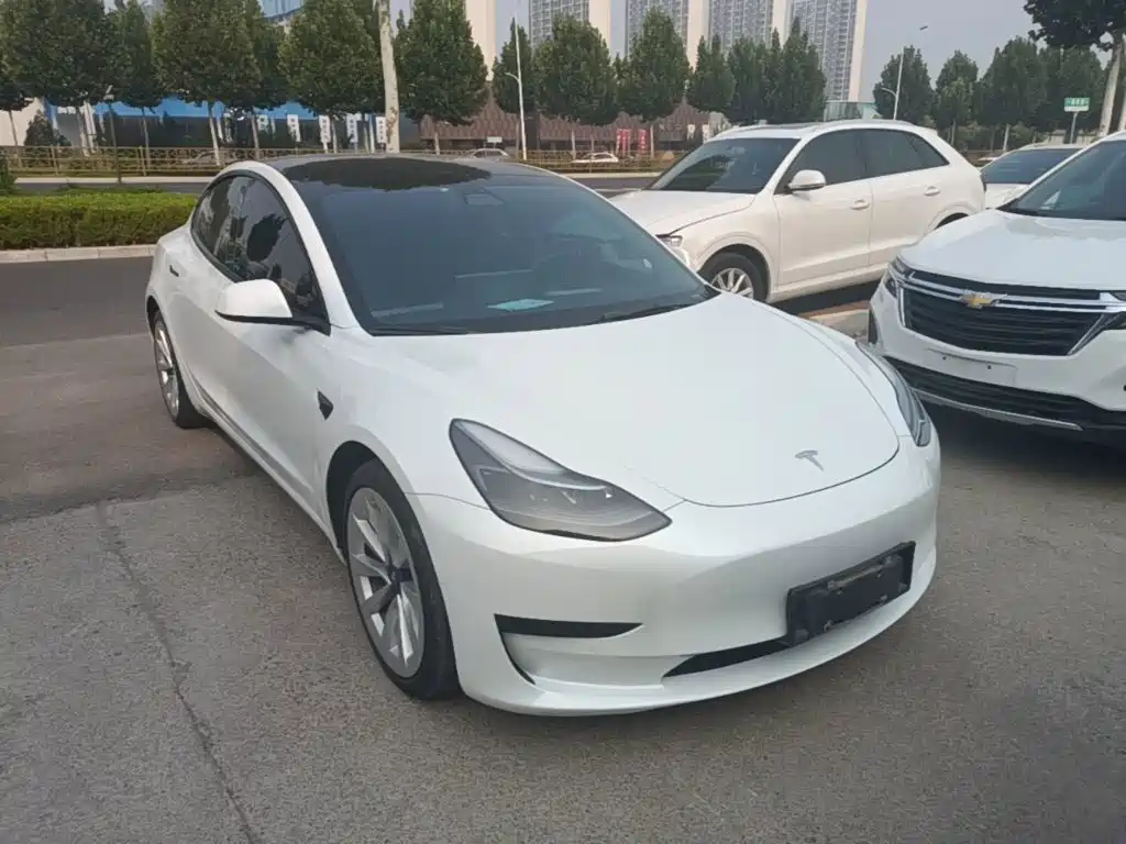 Tesla Model 3 — фото 4