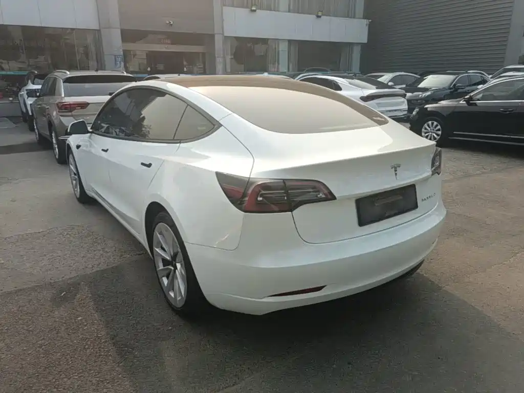 Tesla Model 3 — фото 5