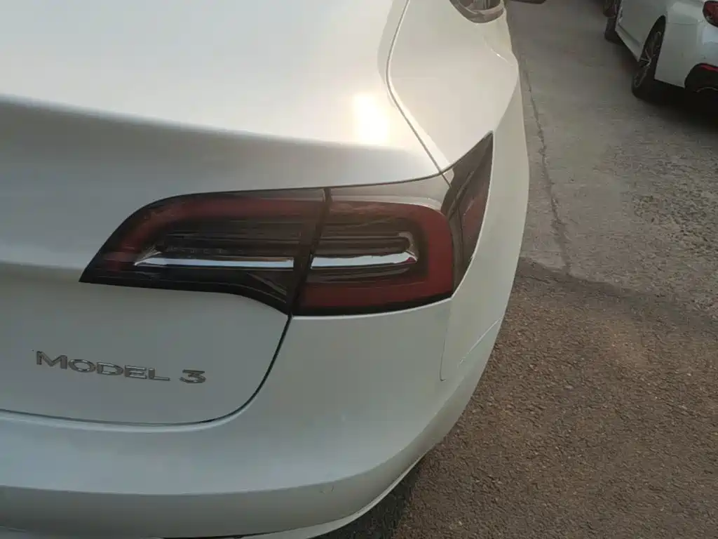 Tesla Model 3 — фото 8