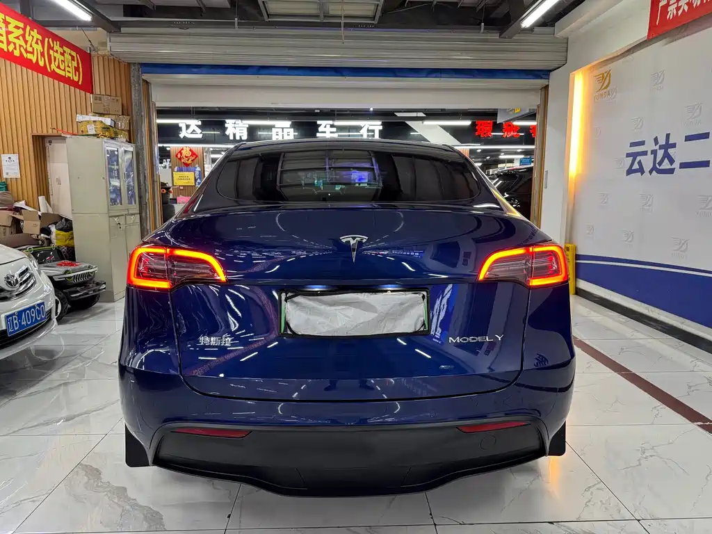 Tesla Model Y — фото 8