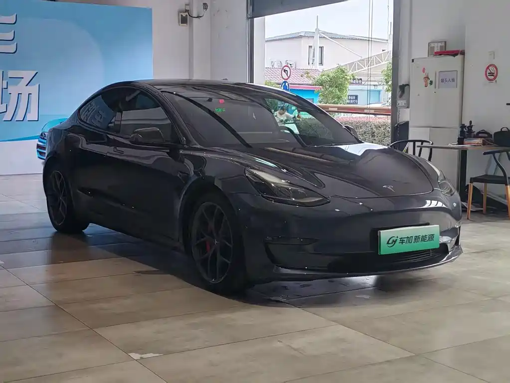 Tesla Model 3 — фото 3