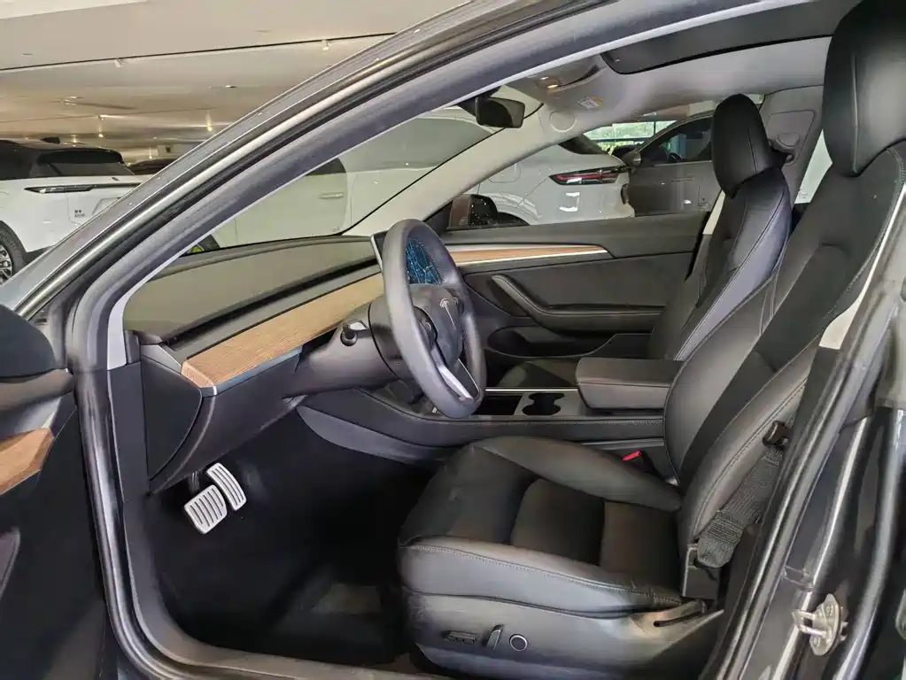Tesla Model 3 — фото 4