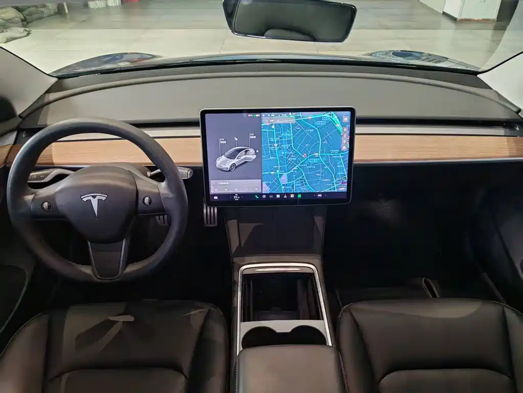Tesla Model 3 — фото 5