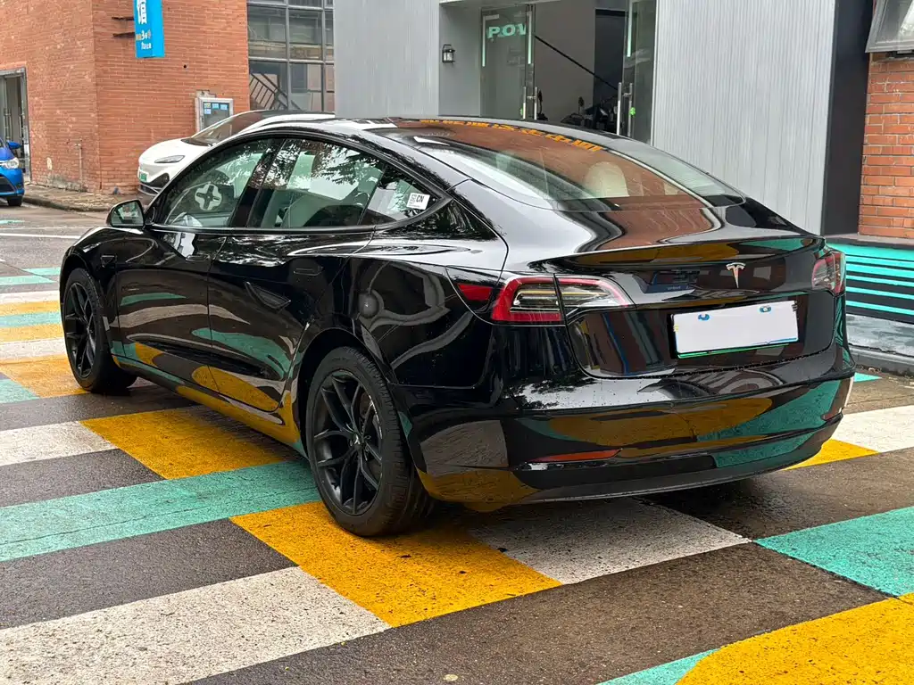 Tesla Model 3 — фото 4