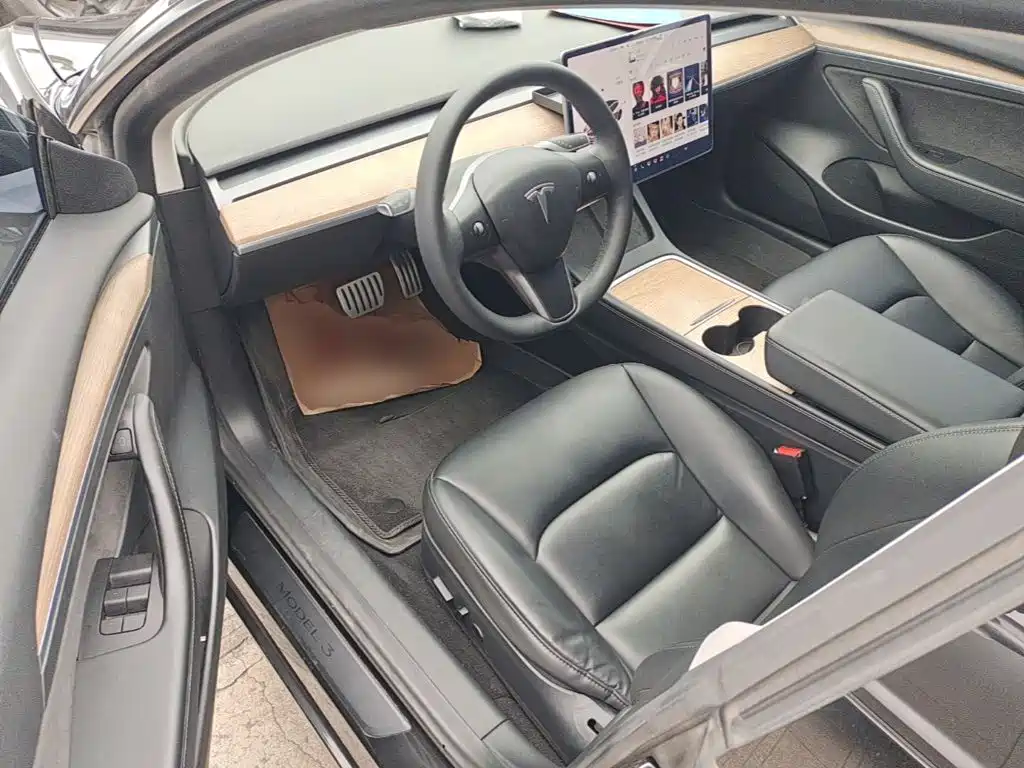 Tesla Model 3 — фото 16