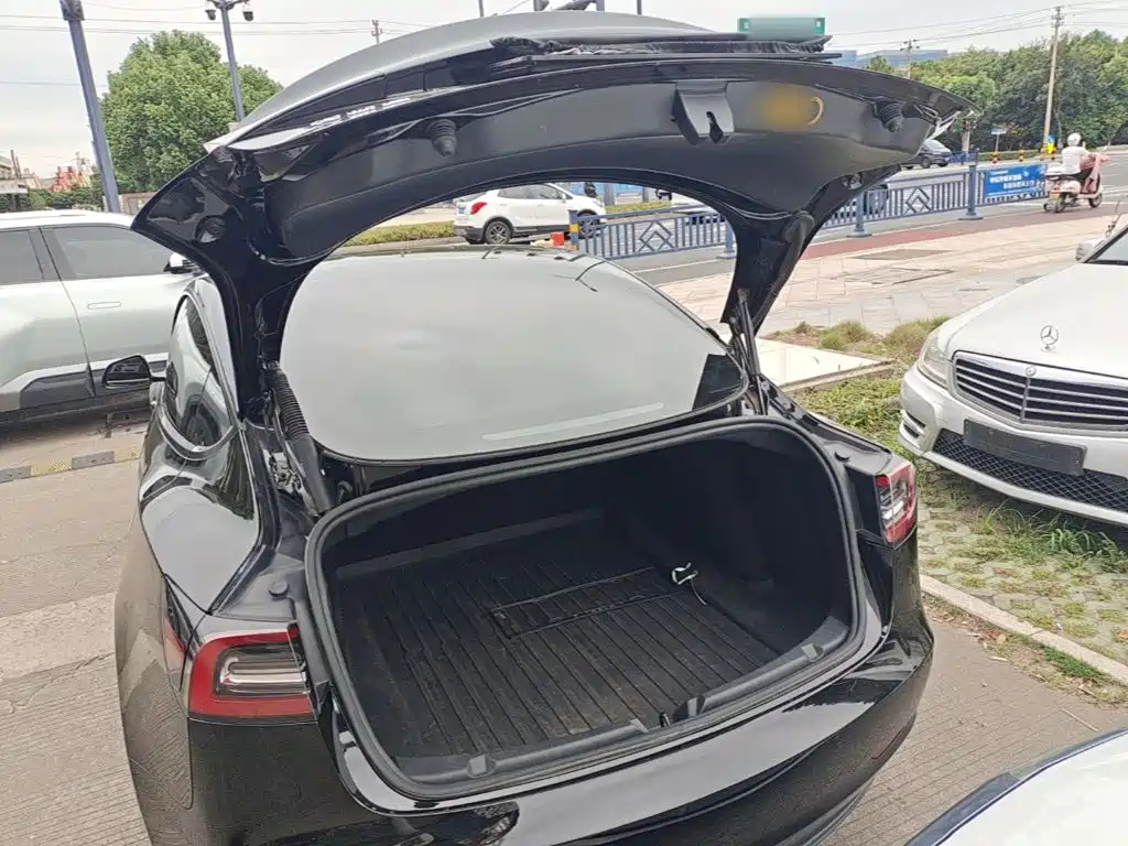 Tesla Model 3 — фото 19