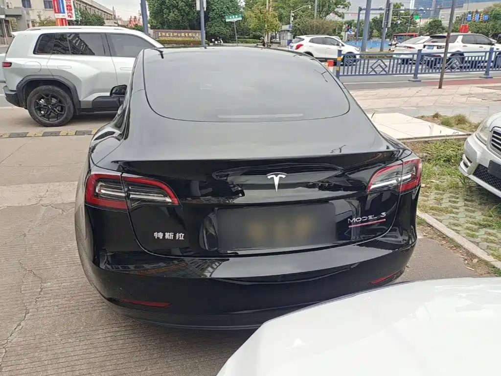 Tesla Model 3 — фото 6