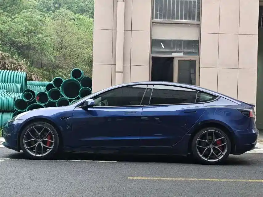 Tesla Model 3 — фото 5
