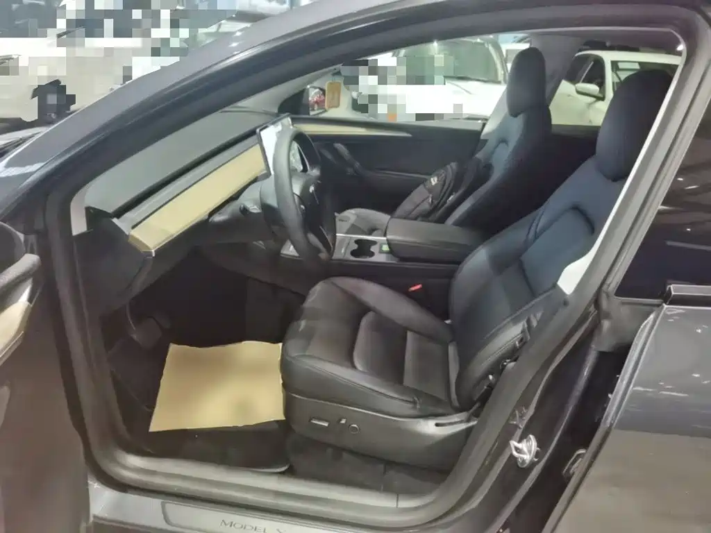 Tesla Model Y — фото 15