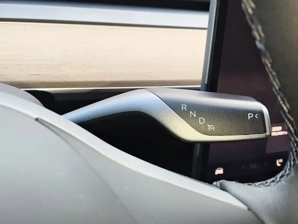 Tesla Model Y — фото 14
