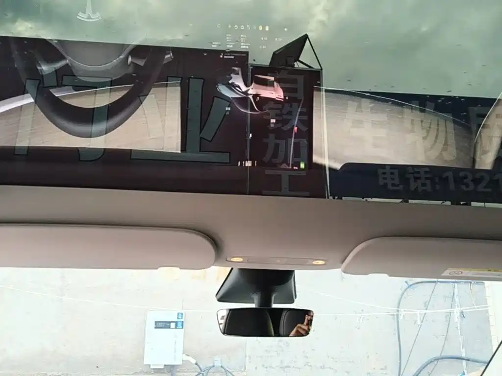 Tesla Model Y — фото 18