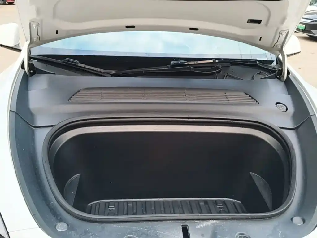 Tesla Model Y — фото 20