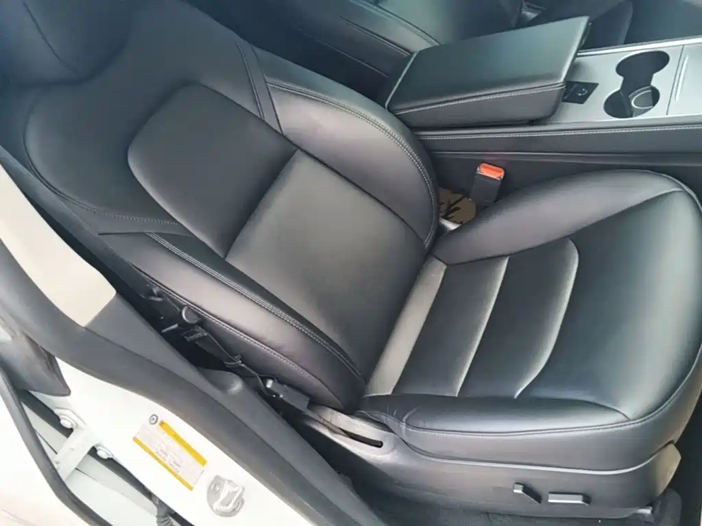 Tesla Model Y — фото 25