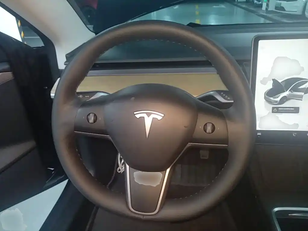 Tesla Model 3 — фото 11