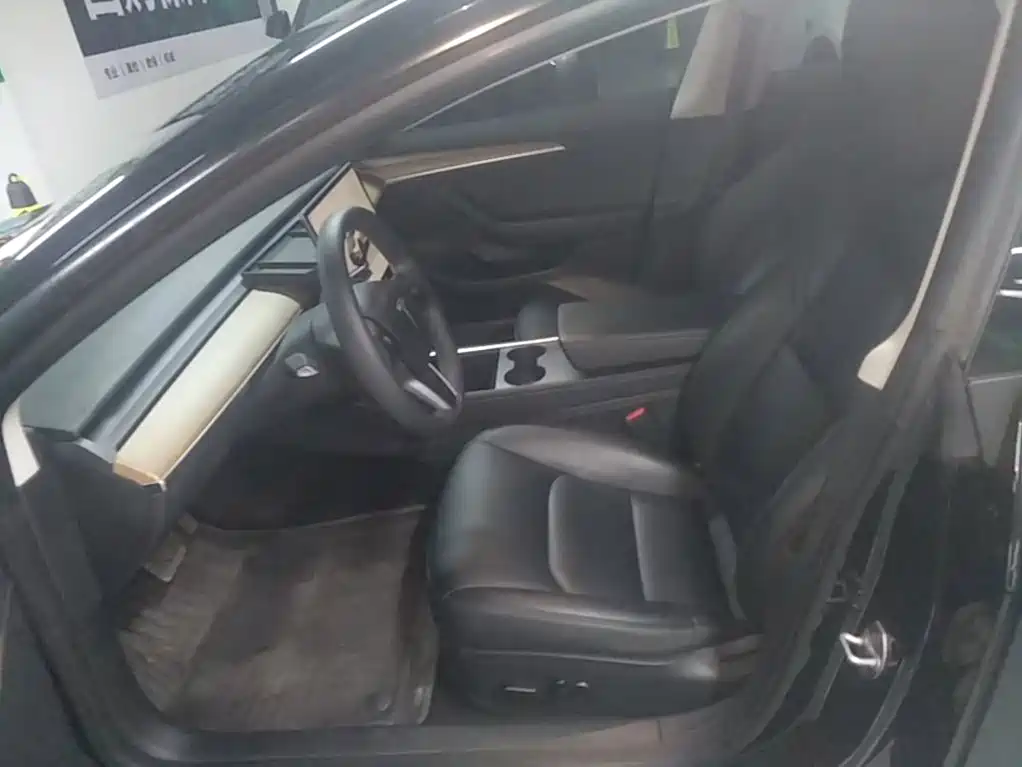 Tesla Model 3 — фото 15