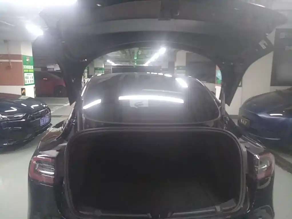 Tesla Model 3 — фото 19