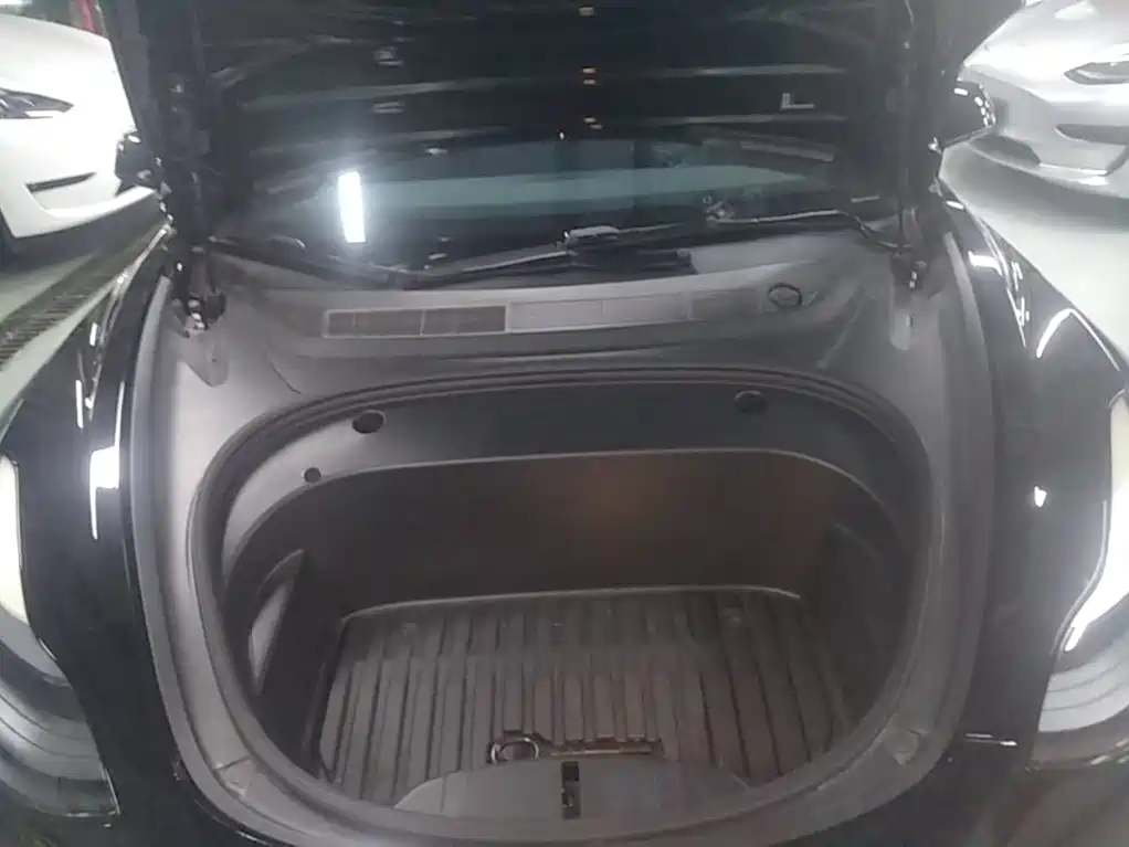 Tesla Model 3 — фото 20