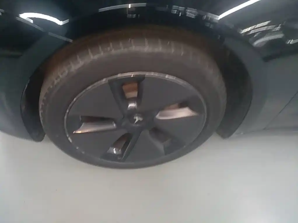 Tesla Model 3 — фото 23
