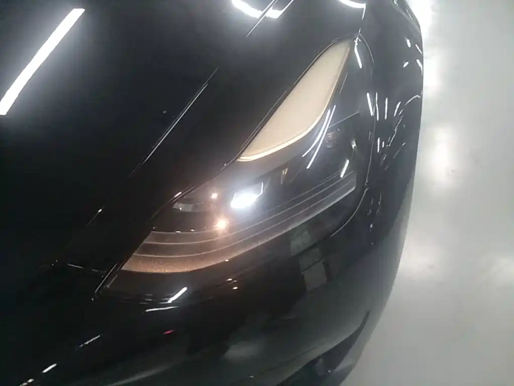 Tesla Model 3 — фото 24