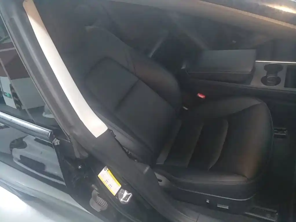 Tesla Model 3 — фото 25