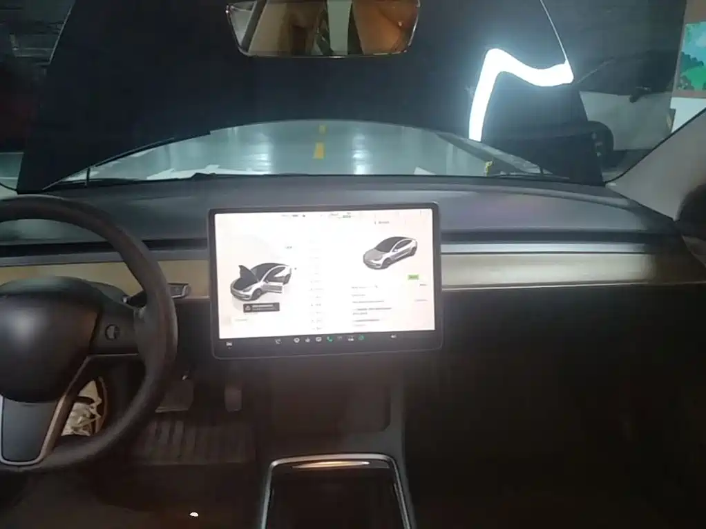 Tesla Model 3 — фото 10