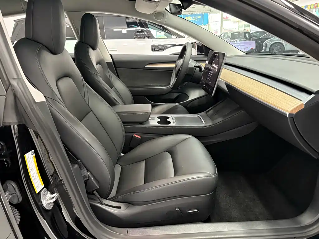 Tesla Model 3 — фото 9
