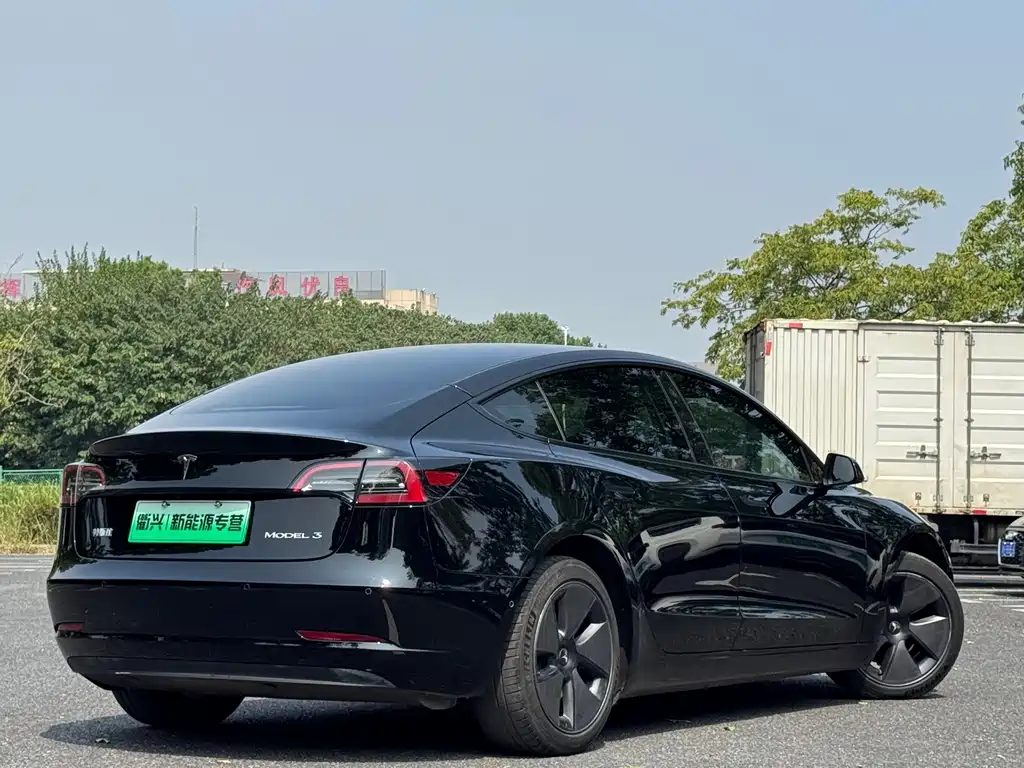 Tesla Model 3 — фото 10