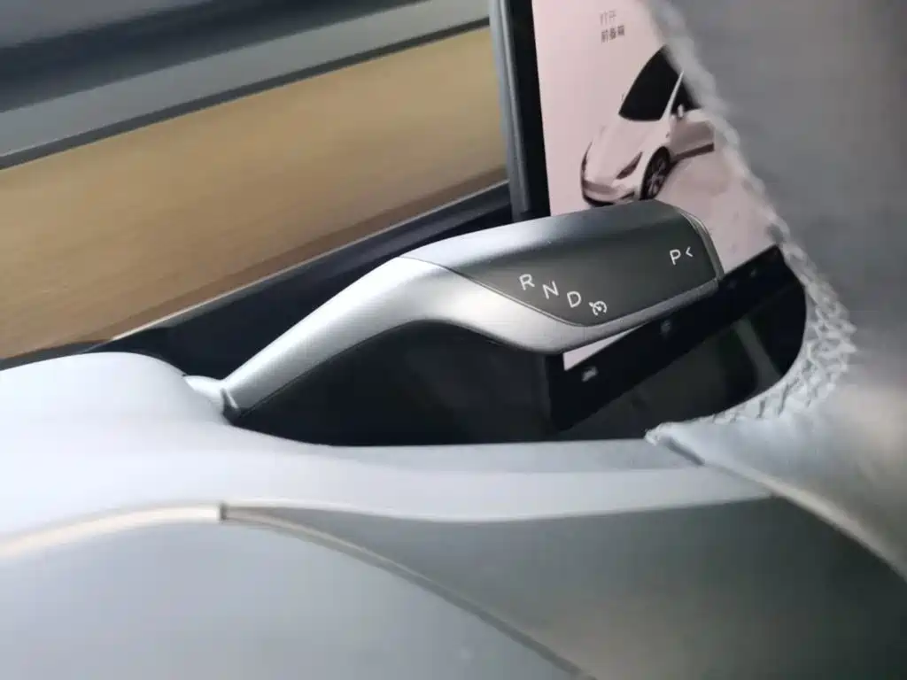 Tesla Model Y — фото 14