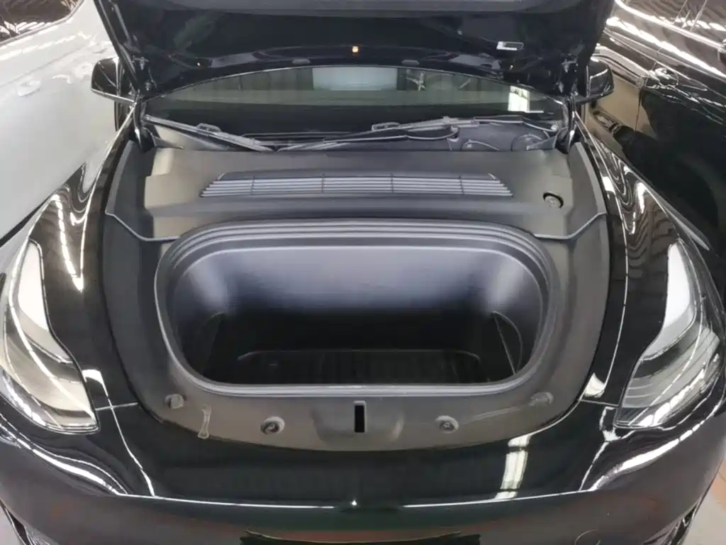 Tesla Model Y — фото 20