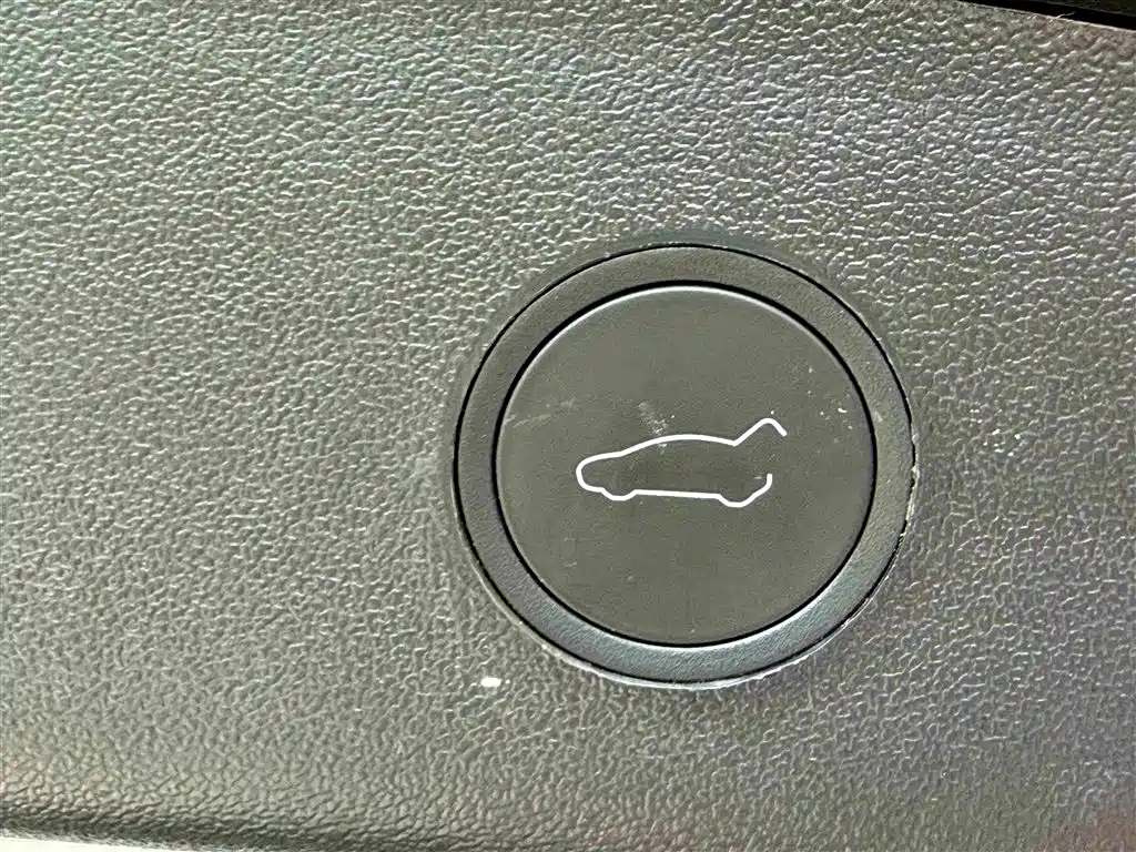 Tesla Model 3 — фото 11
