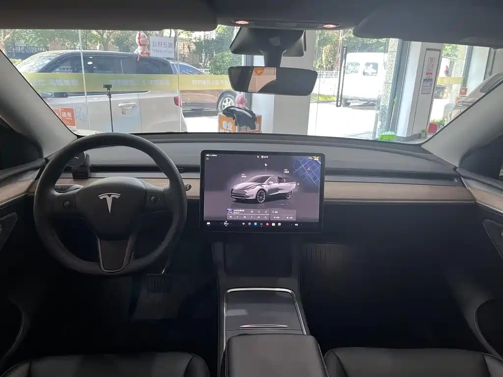Tesla Model Y — фото 6