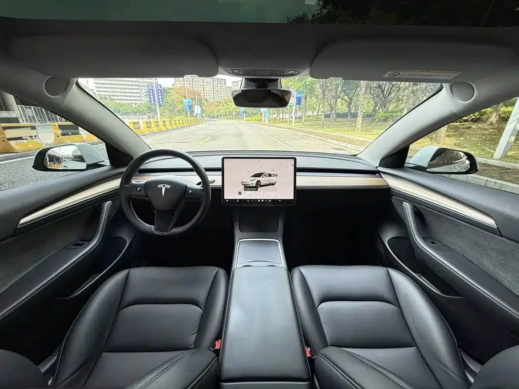 Tesla Model 3 — фото 7