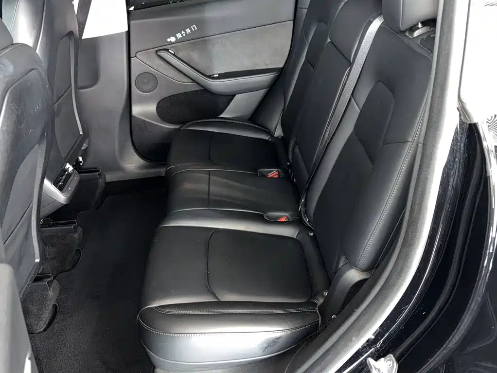 Tesla Model Y — фото 13