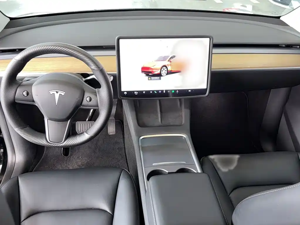 Tesla Model Y — фото 6